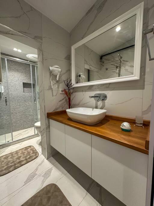 Sahin Pera Suit3 Location 2 Bedroom 3 Ac Great Daire